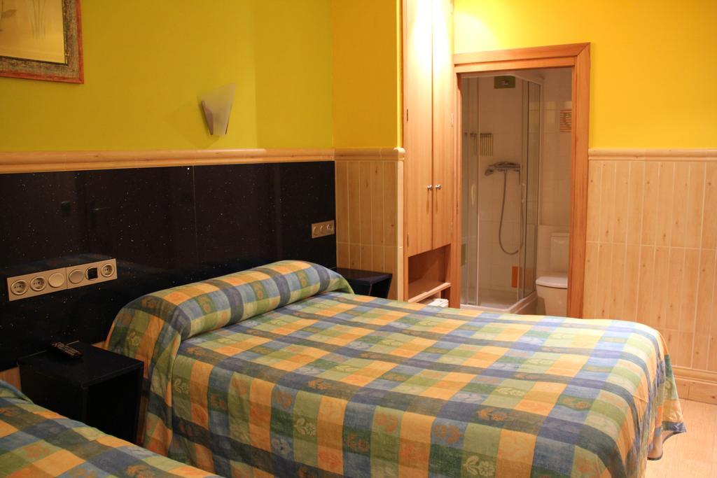 Pension Izar Bat Saint-Sébastien Chambre photo